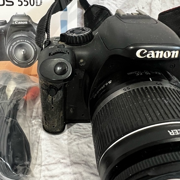 Canon EOS Digital Rebel T2i Digital w/18-55mm IS II Lens kit used camera - Picture 3 of 16